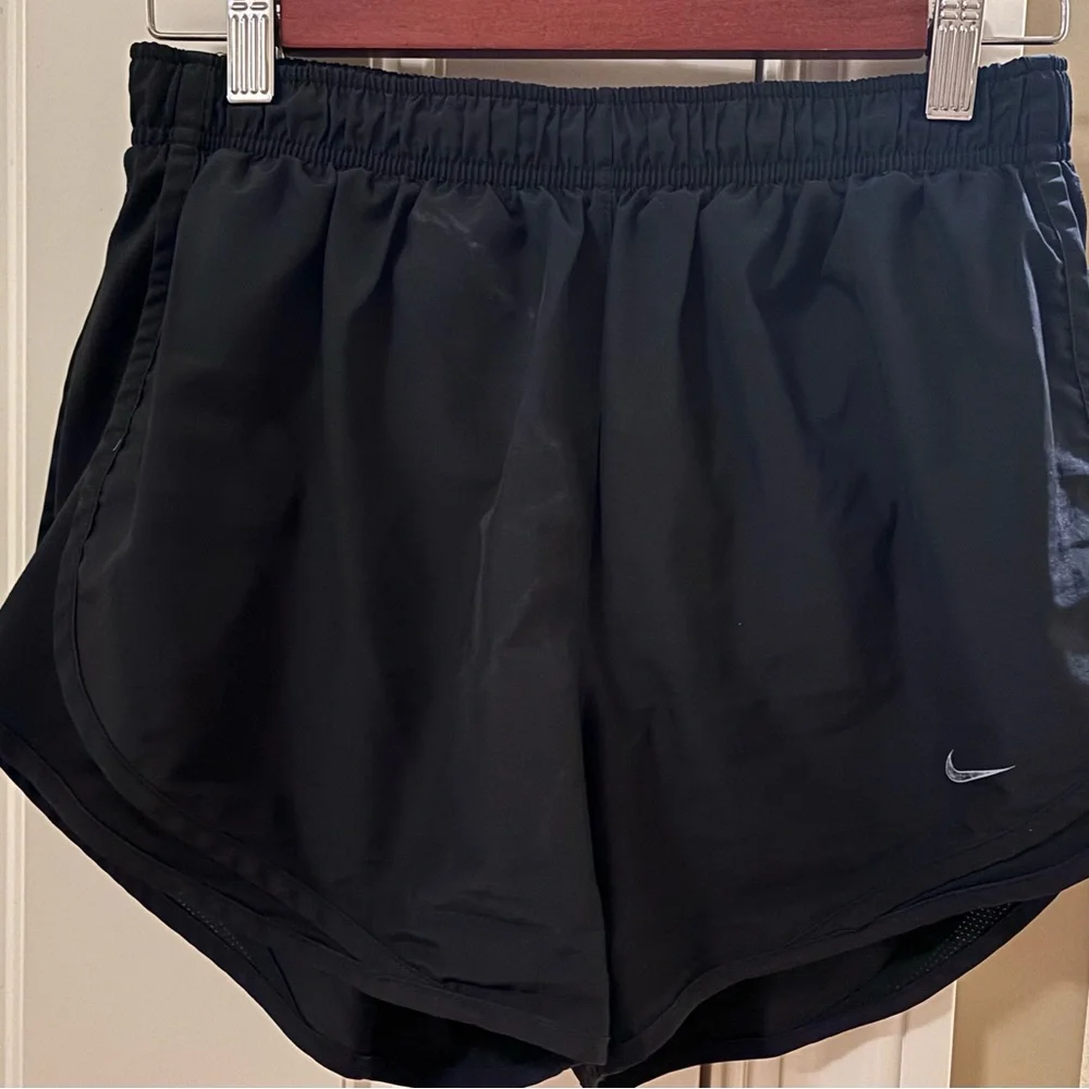 Nike Black Athletic Shorts Lightweight Moisture-Wicking - Picture 1 of 5